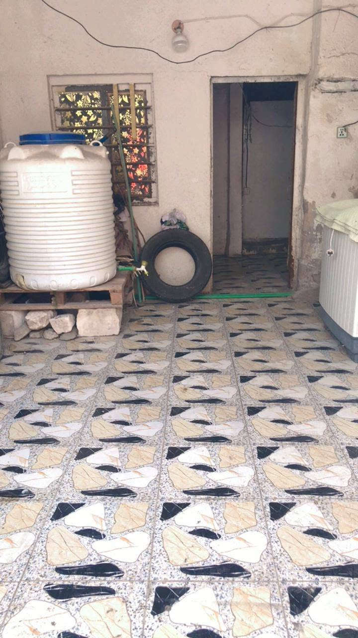 بيت للبيع تجاوز العنوان البصره قرب سوك البصره ومستشفى الجمهوري
البيت بيه ديوانيه وغرفه ومطبخ وصحيات وبيه كراج مال سياره البيت كله سيراميك والسكف سندويج البيت سعره 8بيه مجال 
الاستفسار الاتصال ***********
