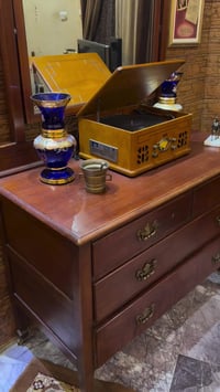 ميز قديم • للبیع