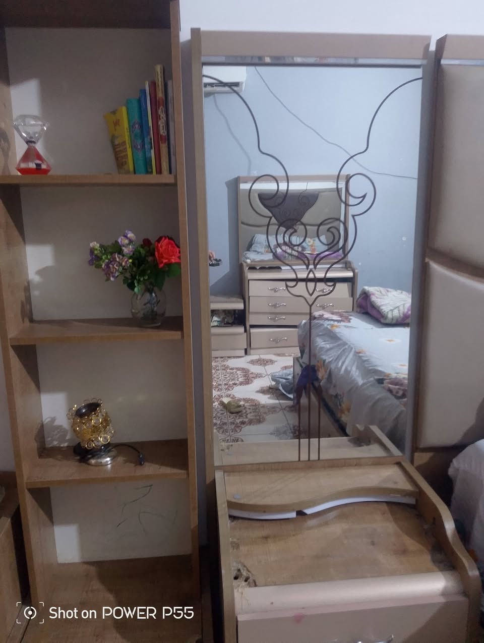 غرفه للبيع داخل كربلاء السعر350 وبيها مجال غرفة ملكية بيبان سلايت قطعتين دوارات.8قطع بيه اضرار بسيطه العنوان أمن الداخلي الرقم***********
