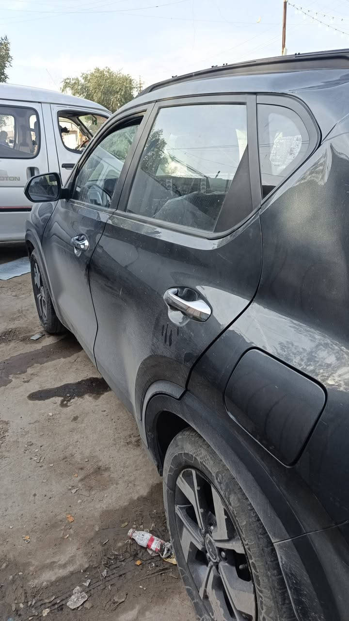 السلام عليكم للبيع كيا سونيت ٢٠٢٤ زيرو معارظ باركود استلامهه حادث موظح سياره جازه وتمشي كلشي مابيهه حتى ايبراك مطاك بغداد بسمي سياره فول كامره فتحه اشاره بل مري ويل كب حساسات قفل ١٣٥ ورقه *********** كراده شارع ٤٢
