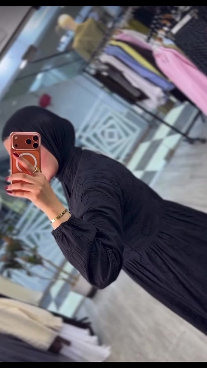 فخامة الفستو.. برقيّ اللون الأسود الفاحم🖤

لكل محبات التميز، قدمنا لكم هذا الفستان الصيفي الأنيق من قماش الفستو المطرز بلمسات أنثوية ساحرة. صممنا الفستان مع بطانة كاملة ومريحة لتتحركي بكل ثقة وراحة، وبسواد فاحم يبرز جمال ونقشة القماش.

القطعة الأكثر طلباً والأنعم لهذا الموسم وصلت في ويكه بوتيك.
الأناقة تبدأ من هنا.. كمية محدودة جداً 📥


**إذا كنت صاحب هذا الإعلان وتريد حذفه لأي سبب، رجاءا أرسل رسالة إلى الدعم الفني**