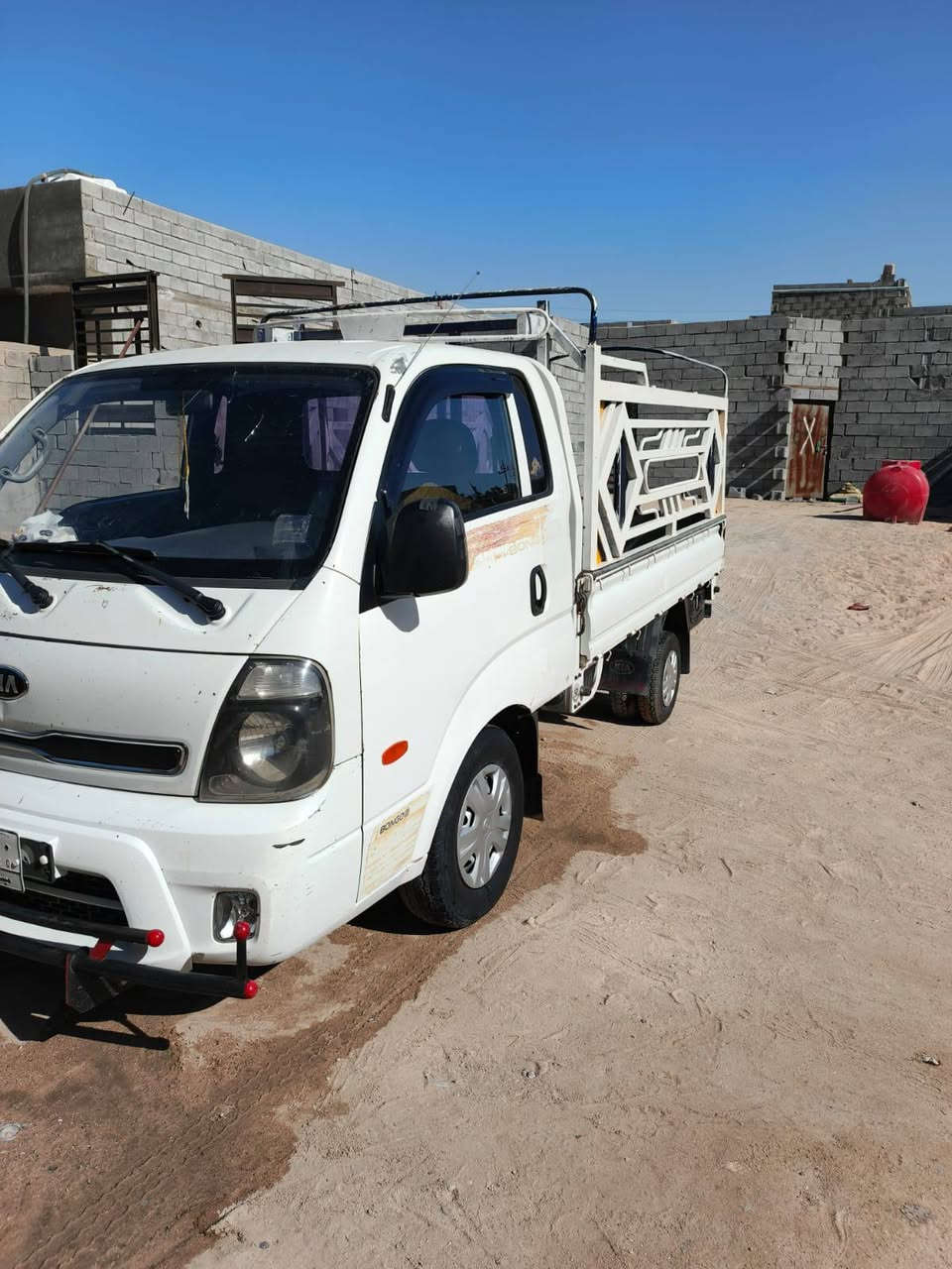 السلام عليكم سيارة كيا بنگو موديل 2016 تبريد ثلج 🥶🥶 مكينة وكير وحدادية جديدة مكينة صار شهر من شادها  رقم ميسان /أ/ مشروع وطني كفالة عامه من طگت الچاكوچ المحجر مو ويا السيارة السعر 110 بيها مجال بسيط مكان السيارة البصرة قضاء سفوان رقم صاحب السيارة ***********
