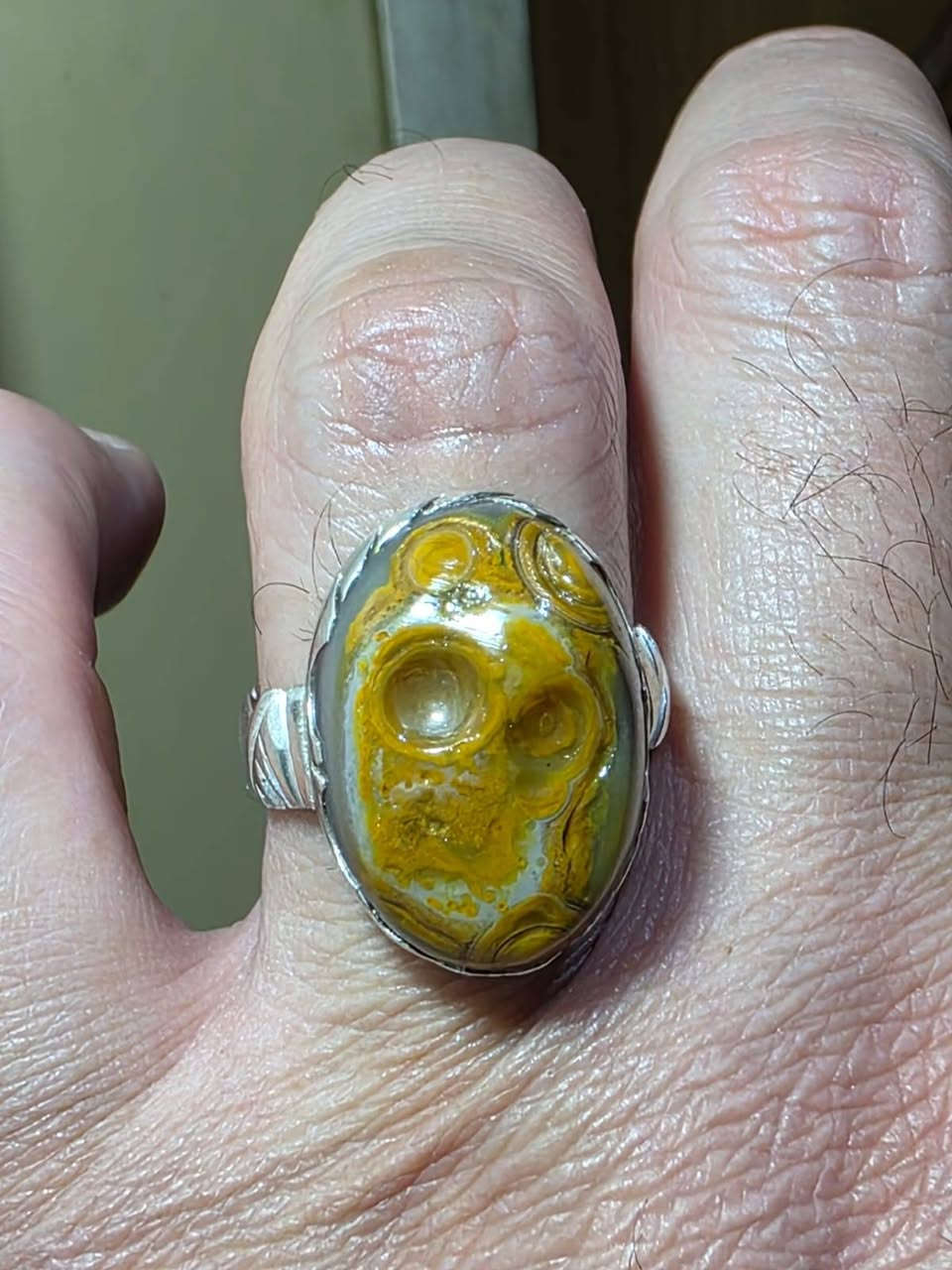 خاتم.داوودي مصور وجه مرعب رباني  مروكب بسلطاني  قديم جدا من اندر الحجار خاتم نوادر قوي جدا وحجر قديم داوودي مروكب بسلطاني لون غريب صياغه فضه اصلي صياغه نجفيه صياغة علي عنوز مكشوف مناميا ومروحن ومنجم خاتم خطوط محبه قويه جدا جدا تقارب تهيج عقد لسان طاعه خضوع تسهيل امور جاها وجاها تواصل خاص او واتساب ***********
