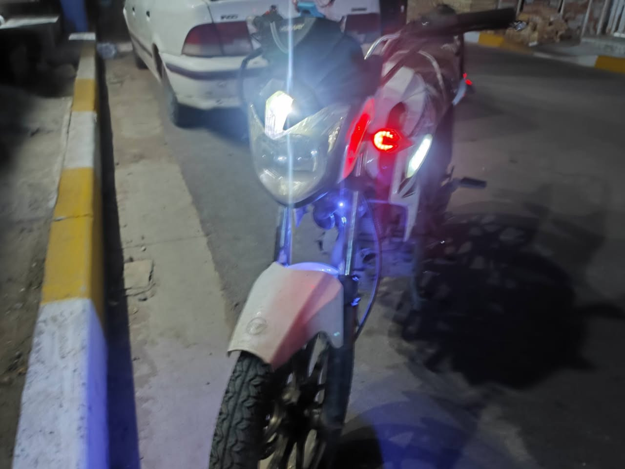 السلام عليكم دراجه RK  موديل 2022للبيع مكينه 150cc رقم سنويه انكليزي بغداد ثاني يوم تحويل دراجه خير من الله نضيفه مابيها اي شي فقط صوت بالمحرك بسيط اعتقد ضاغطه وزنجيل مجفته قبل شهرين تقريبا  السعر 1 و 400 وبيها مجال حك الجيه مكاني بغداد حسينيه الراشديه ***********
