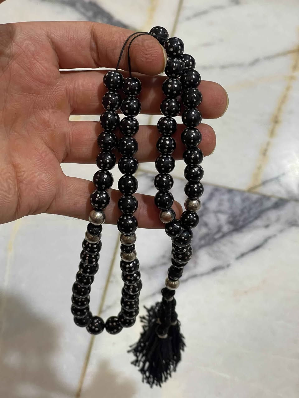 📿 سبح رجالية فاخرة بتصميم تراثي مميز 📿
السعر 30 الف والتوصيل مجاني عدد 2

سبحة أنيقة باللون الأسود المطعّم بنقوش بيضاء دقيقة تعطيها لمسة فخامة ورقي، مع فواصل معدنية وتفاصيل متقنة تضيف لها طابعًا تراثيًا راقيًا. خفيفة باليد، مريحة بالاستخدام، ومناسبة للاستعمال اليومي أو للإهداء.

✨ تصميم فاخر وجذاب
✨ تشطيب متقن وجودة عالية
✨ لون ثابت ومظهر أنيق
✨ مناسبة للجيب أو للاقتناء الشخصي
✨ هدية مميزة لعشاق السبح الفاخرة دهل اوران, واسط


**إذا كنت صاحب هذا الإعلان وتريد حذفه لأي سبب، رجاءا أرسل رسالة إلى الدعم الفني**