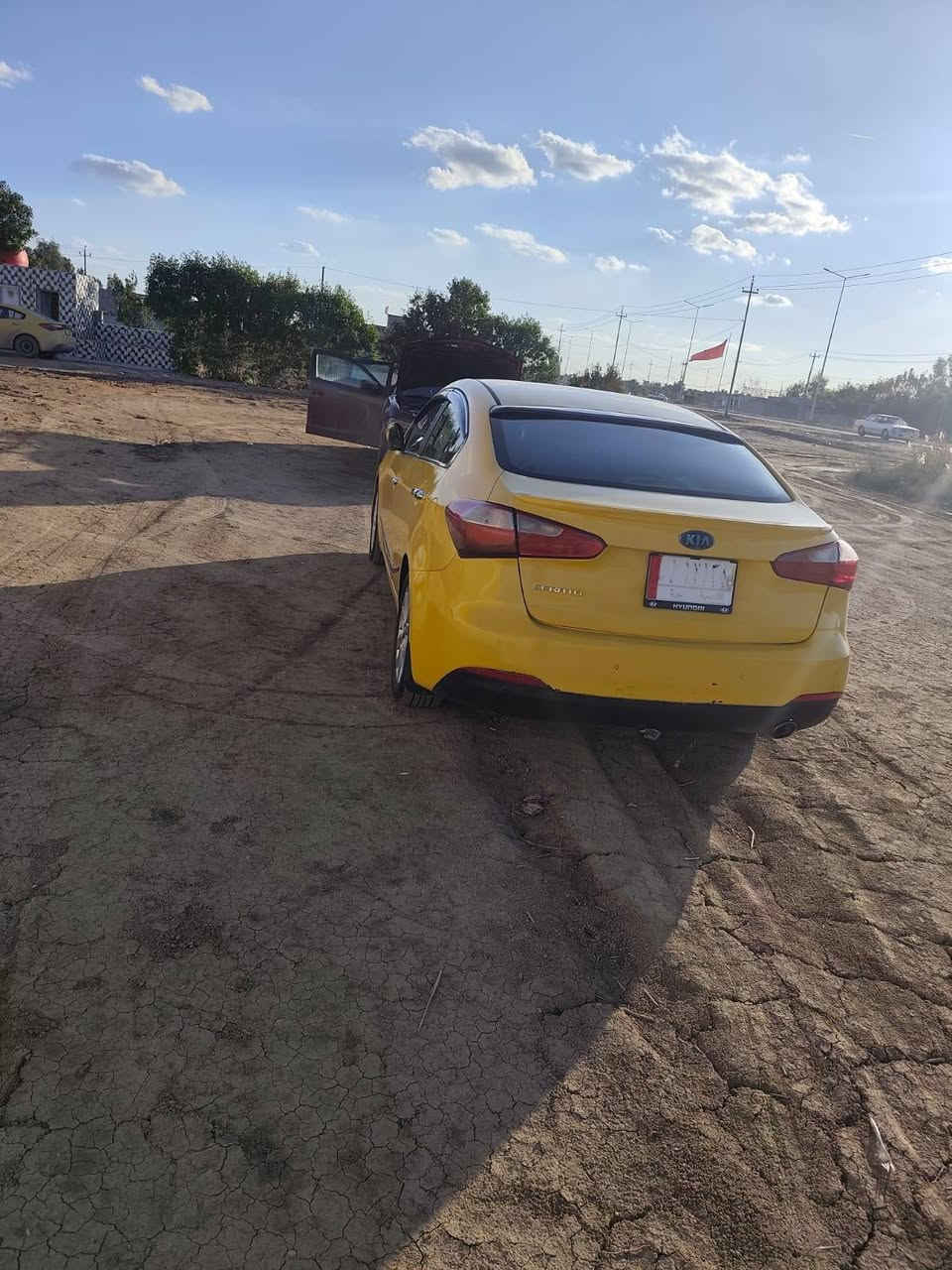 سلام عليكم سيراتو البيع موديل 2014 فول فتحة بصمة مري شفط تبريد قطعتين حادثهة جاملغ اليمن ماعابرة ***********
