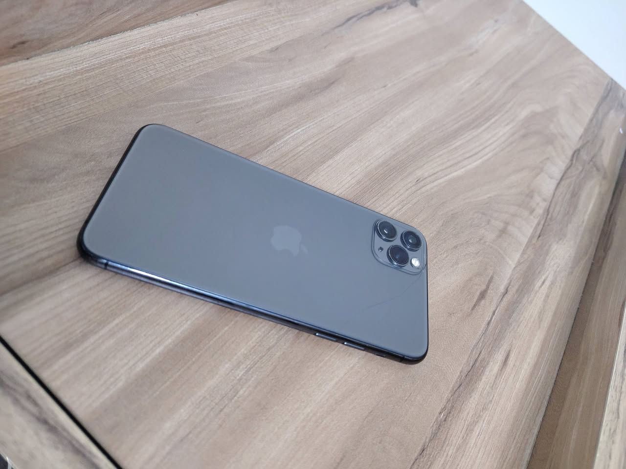 سلام عليكم للبيع ايفون 11برو ماكس بطاريه 100مبدله وشاشه مبدله زر الكتم واكف جهاز شاصي نضيف فيس أيدي واكف باقي كله شغال و ع فحص مكاني بغداد بسمايه قريه عشره رقمي *********** سعره 210
