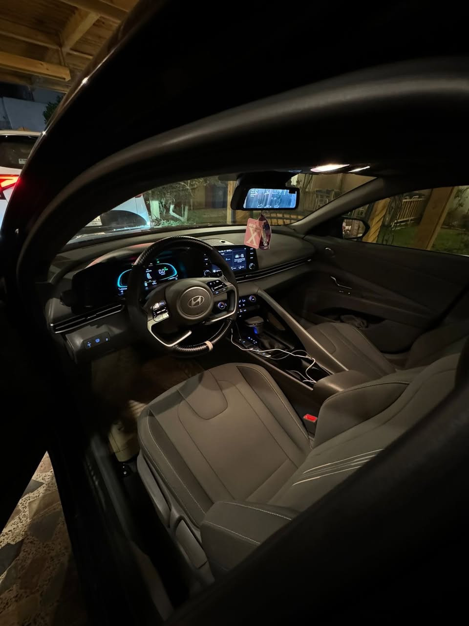 سلام عليكم 
النترا هايبرد 2025 hybrid blue كلين كلين كلين 
🛑 كفاله عامه 🛑 
بدون غرق ولا حالوب ولا حادث ولا تخريب 
ولا صبغ ولا تبديل السيارها كلها بلاديه و بدون اي مشكله 
 🛑السياره كلها كبس شركه🛑
ماشيه 7 الف mi
بانزينها كله محسن 
و اديرلها زيت موتل NGEN خاص للهايبرد 
اللتر مالته 20 الف 
و فلتر زيت امز اويل ب 18 الف
السياره مهتم بيها للاخير ماخذها الي مال جناي 
بيها رادار تحديد مسار و رادار توقف و نقط عمياء 
و توقف خلفي و اوتو هولد ومناخ منفصل بصمه
تشغيل عن بعد درايف مود 
رقم بغداد باسمي 
مكانها بغداد 
السعر : 183$
هاتف : ***********
