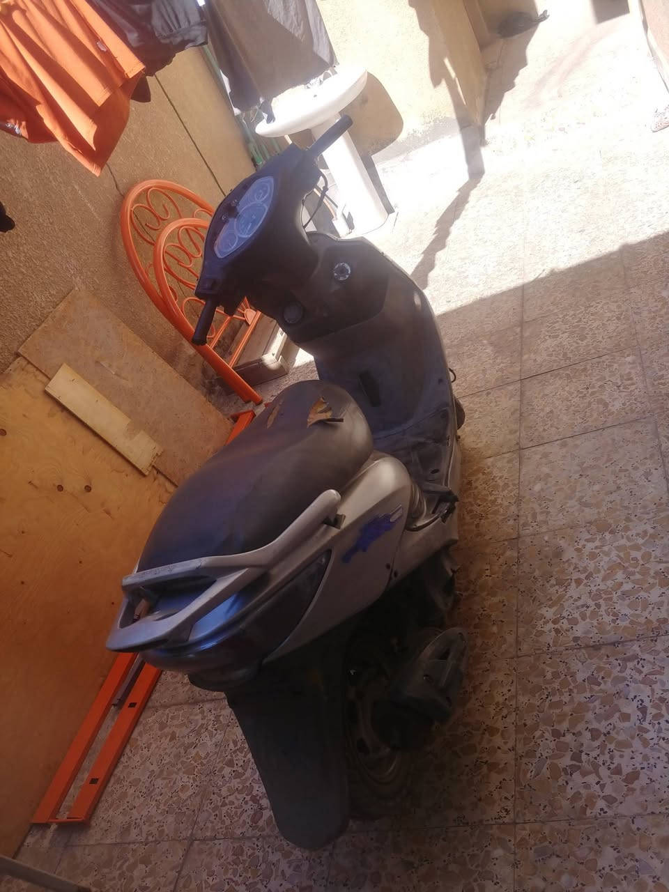 كامكو G4 140
مديل 2008

مكينه مامفتوحه

حجم المكينه 125cc

دراجه كلها كامله

سلف هندر الى اخر نقصه فقط باتري

جيب وشد

400وبيه مجال

***********

مكاني بصره جمهوريه
