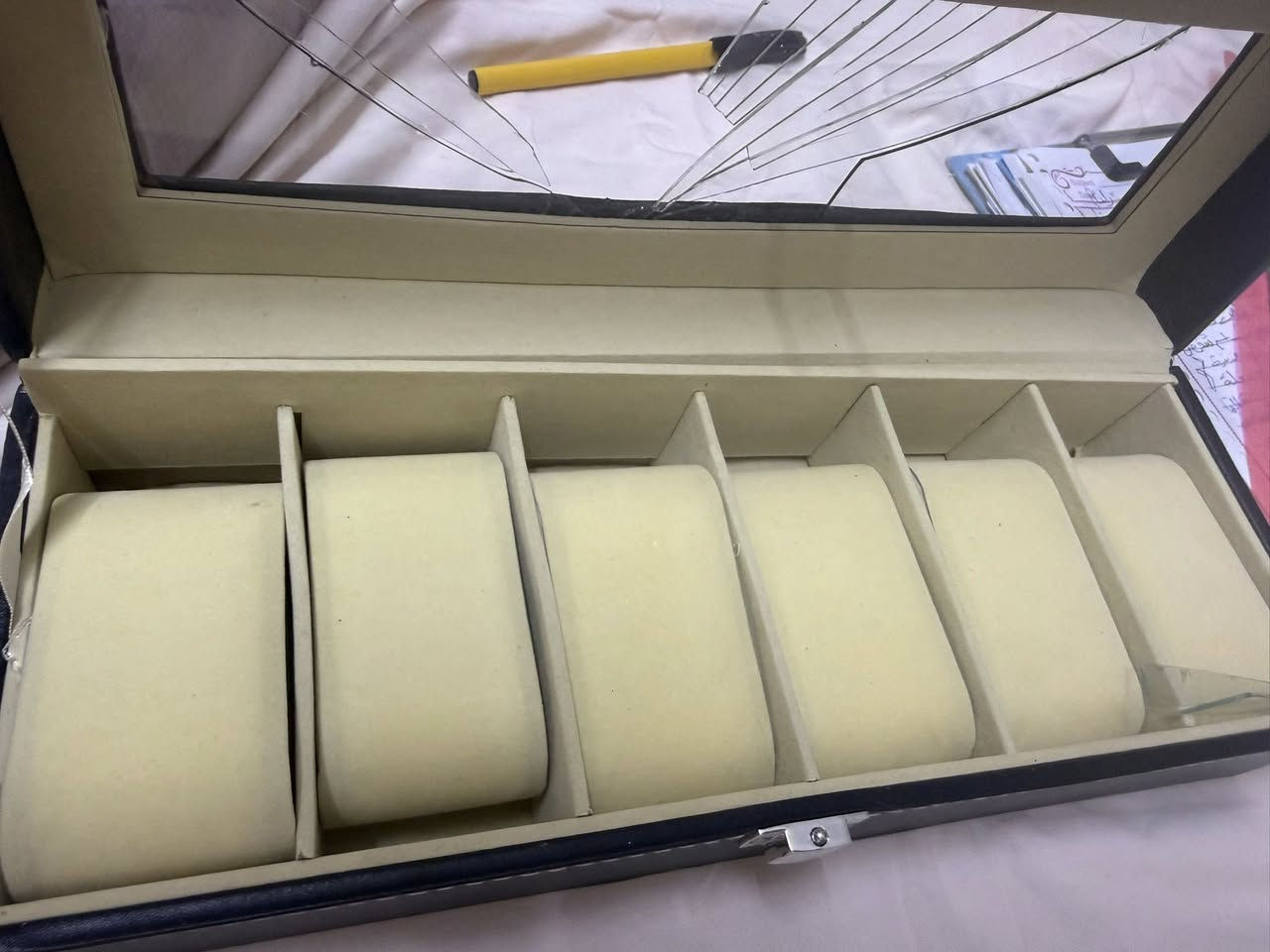عندي هاي جديده بس إلجامه مكسوره ب١٠ الاف توصيل فقط داخل بغداد


**إذا كنت صاحب هذا الإعلان وتريد حذفه لأي سبب، رجاءا أرسل رسالة إلى الدعم الفني**