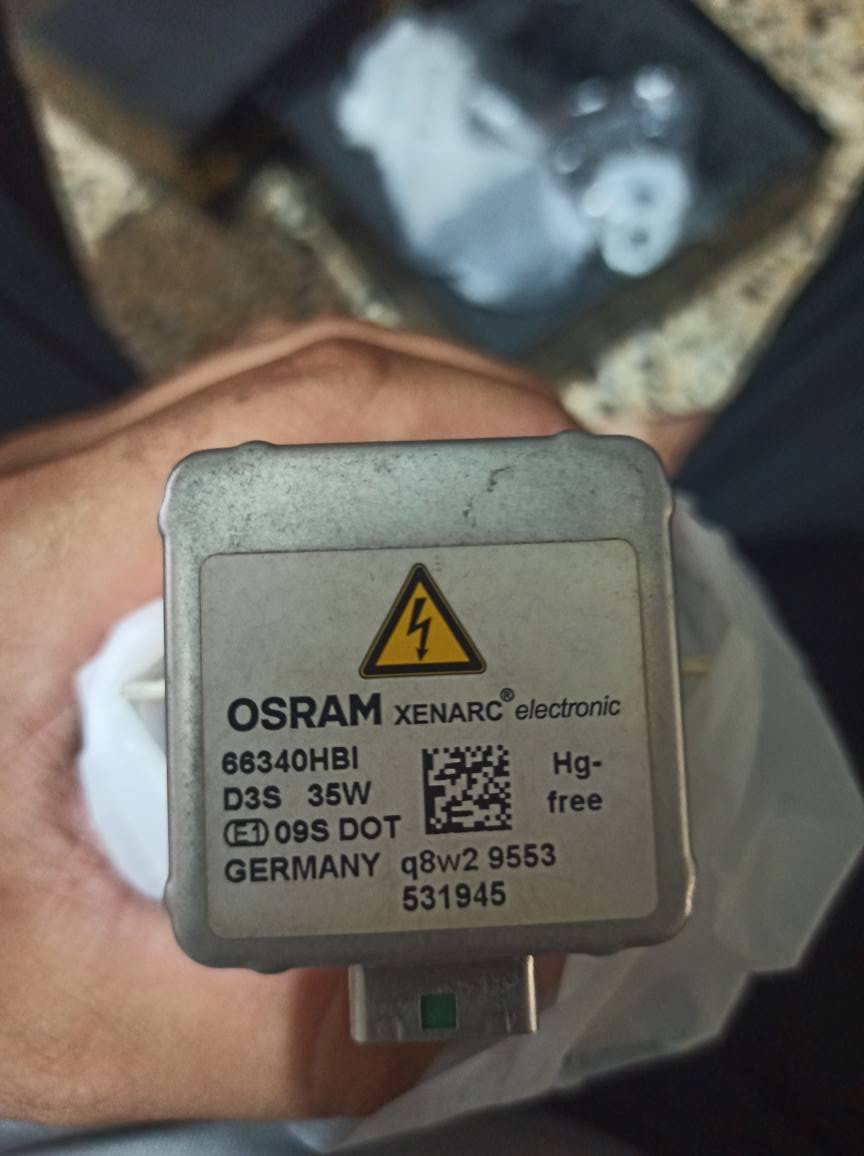 عدسات وزنون  
كلهم ب 60 الف وبيها مجال 
الموصل***********
