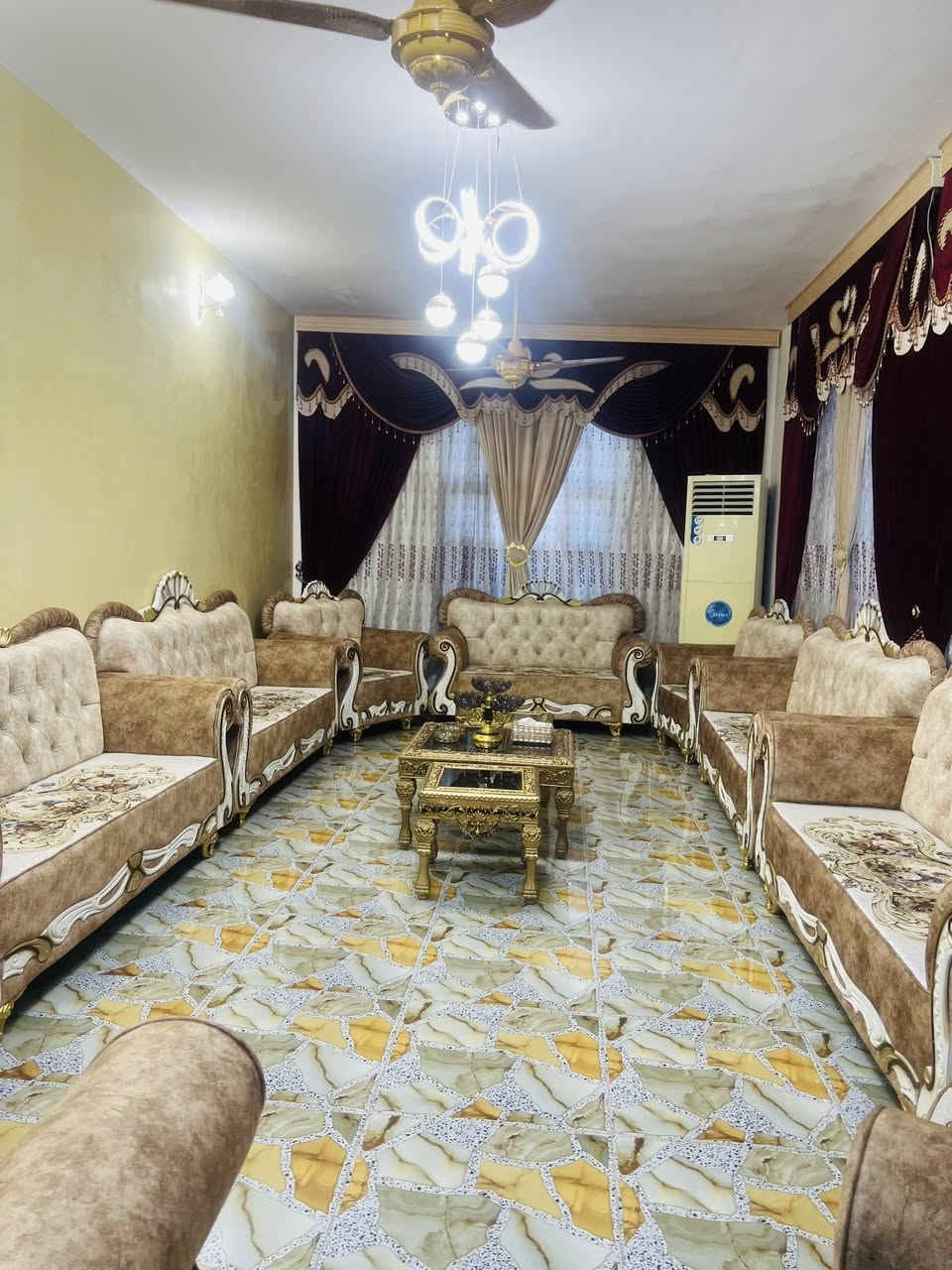 بيت للبيع في مدينة الزوية مساحة ٣٣٠ متر يحتوي على غرفتين وصالة وحمام ومطبخ واستقبال وحديقة وكراج لاستفسار على رقم ***********
