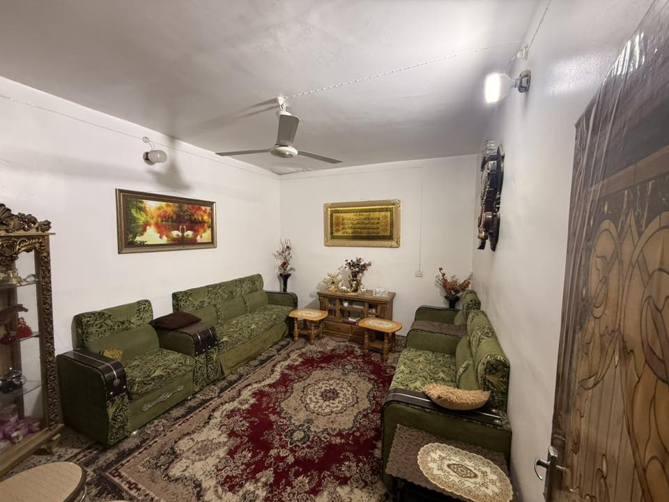 بيت للبيت 
حي الوفاء 200م مع محلات
على شارع 60 شارع وفاء هندية
رقم تلفون / ***********
