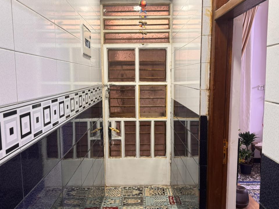 بيت للبيع طابو زراعي صرف سند 25 المساحه 100م طابقين يحتوي 3غرف نوم و استقبال و صاله و مطبخ حار و بارد و صحيات المكان بغداد الزعفرانيه للاستفسار *********** واتساب
