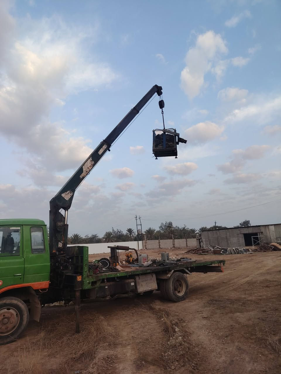 سلام عليكم سياره البيع نيسان ٦برغي رقم بغداد سعر 90بيه مجال ***********
