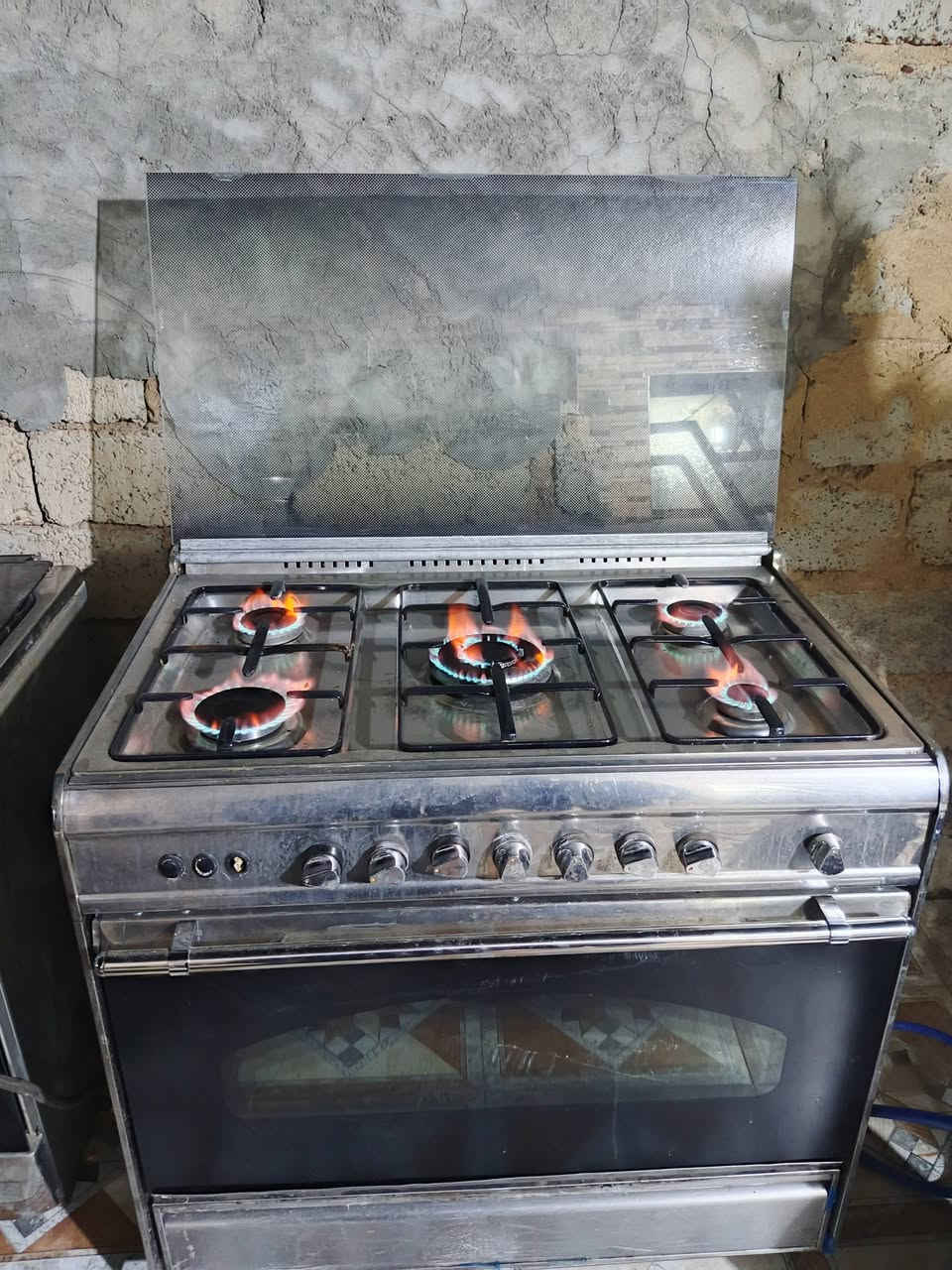 طباخ مصري كبير فول نضافه ب175 وبي مجال  ***********
