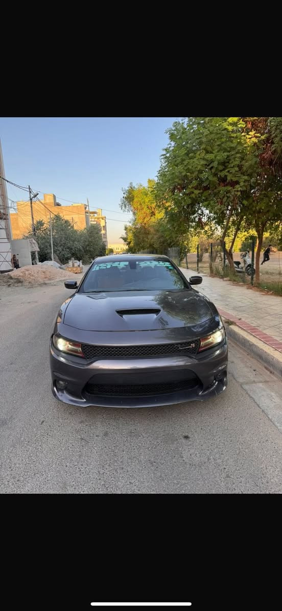 جارجر ٦٤٠٠ ٢٠١٧ حادثها سرقه مصبوغه عام بسبب وشم قديم وصور قبل الصبغ عندي
ممشاها ٢٨ الف كيلو 
عليها ثلاجه هولي سنايبر
هدرز لونك ستيلbbk
ثروتل ريد آي
شوته airaid
بلكات وفيول بم ريسنك
ويل srt اصل
تفريغ وبرمجه سيف تيتو مطلعه 650hp

اخوان السياره اصلها ٥٧٠٠ اني محولها ٦٤٠٠ كصه مال ٢٠٢١ مكينه كير اكسل فجوج غرفه دركه كل شي بيها ٦٤٠٠ اصل واصولي 
مكانها بغداد الكاضميه
190 وبيها مجال
اخوان بس غراضها حدود ال٤٠٠٠ دولار مكلفتني فلحد يقارنها  بالستوك 

***********
