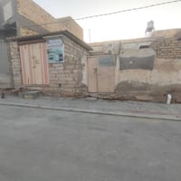 بيت للبيع • ٢٠٠م • محل شارع