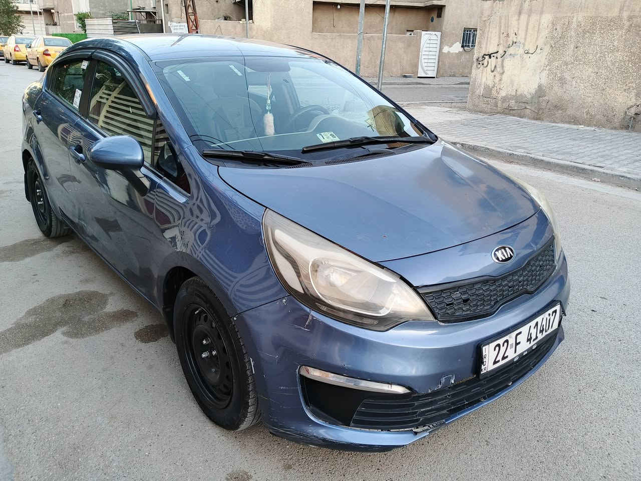 السلام عليكم للبيع كيا ريو موديل 2016 وارد امريكي حادثها بس بنيد او بيها جم رصعات بل كشر ماشيه 76 رقم اربيل الجديد سنويه صاقطه السياره جام جوبي السعر 87 او بيها مجال رقمي *********** مكان السياره بغداد كراده
