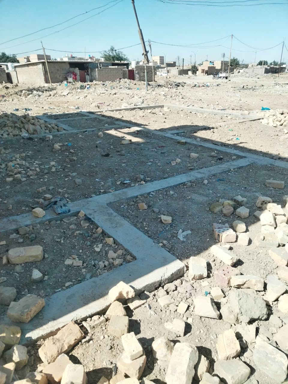 ياالله بتلو للبيع 
#المساحه 100 متر خلفي كونكريت مدفون 

#التضحيه نهايت شارع العياده حي الكرامه توزيع المخدرين  ثالك قطعه عن شارع 60 

بضهر شارع 30 سكن وخدمات موجود

باقي تفاصيل مراسله او الاتصال 

***********
