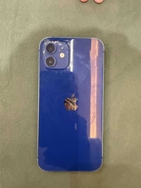 آيفون ١٢ • نظيف شغال • فطر بالشاشة والظهر