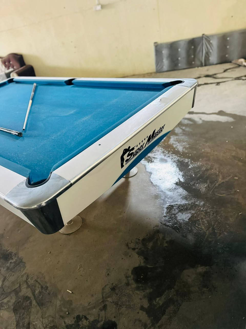 السلام عليكم عندي قاعه بلياردو للبيع قاعه متكامله   سوبر ماستر عدد2
ملعوب عليه شهر واحد فقط 
اثنين بليارد عراقي 
ثلاثه بلازمات حجم 32 
ثلاثه بلاي 4 فات سلم
منظومه قنوات رياضيه مشفره 
بلازما عارض حجم 62 
منظومه انترنت كامله 
صوبه غازيه كبيره
طقم قنفات نظيف 
كيوبات كامل كرات كامل 

ملاحظه ابيع القاعه شلعه واحده ما ابيع جزء واخلي جزء 

للتواصل ***********
