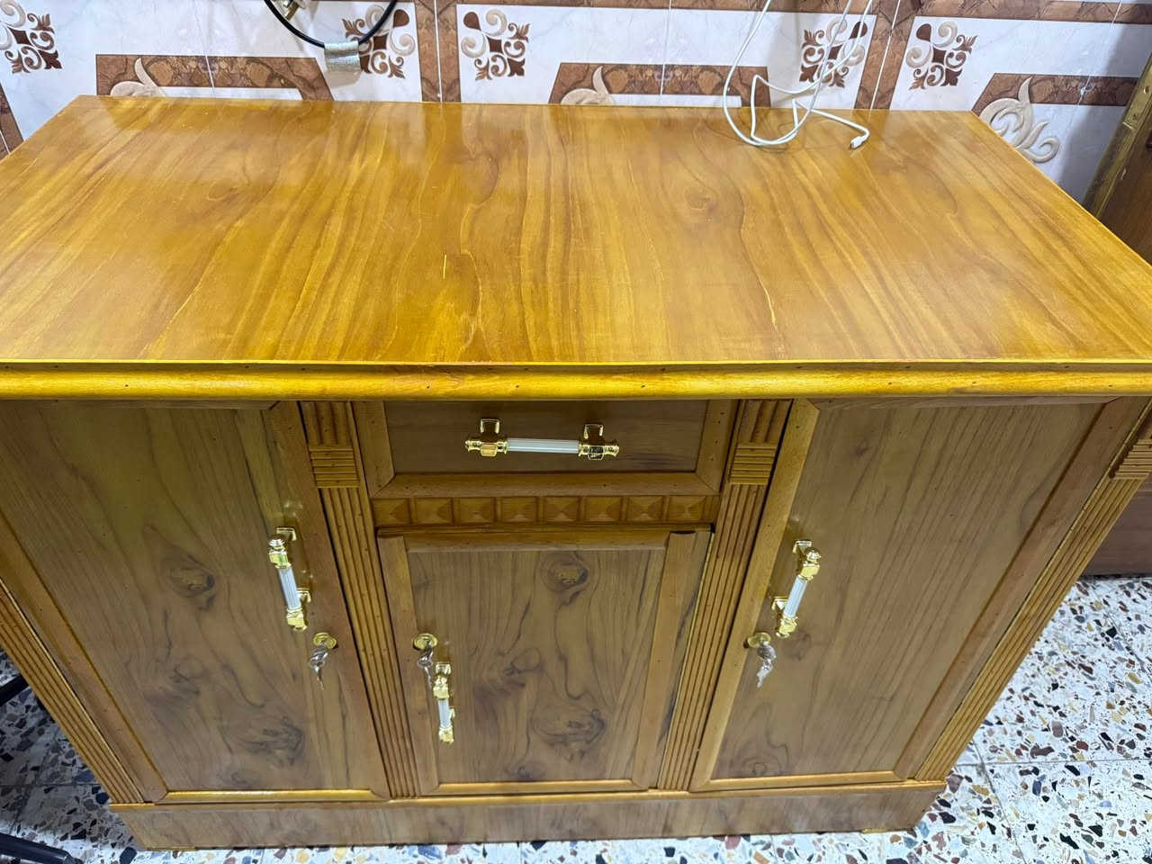 بوفيه جديده للبيع صاج اصلي بعدها مامستخدمه
قياس ٩٦*١٢١
عرض ٦٠ 
صاج اصلي تفصال 
سعر ٢٢٥ وبيه مجال  رقم ***********
