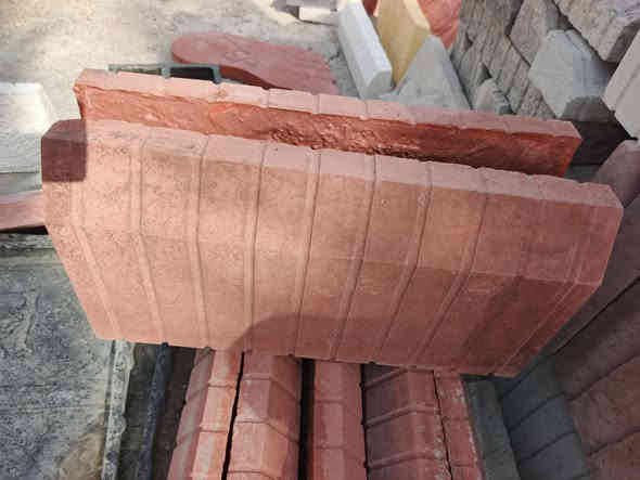 السلام عليكم  لاينات حديقه للبيع قوالب ربل الصلي  خباطه+هزاز والي يريد يشتغل بيه خير من الله   السعر مليونين المكان الانبار حصيبه الشرقية ***********
