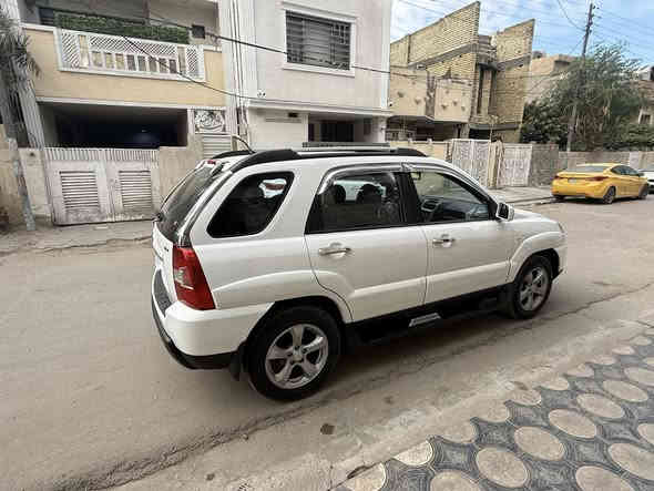 سبورتج ٢٠٠٩ كفاله عامه من الصبغ والتبديل والبارد سياره جديده جدا 
رقم بغداد باسم الحجي فول مواصفات 
فتحه  داخل جلد  مكينه ٤ سلندر ٢٠٠٠ 
تخم تاير جديد قبل ايام شديته
السعر ١٣٢ $ بيها مجال بسيط 
مكاني بغداد 
***********  غير متواجد ع الفيس
