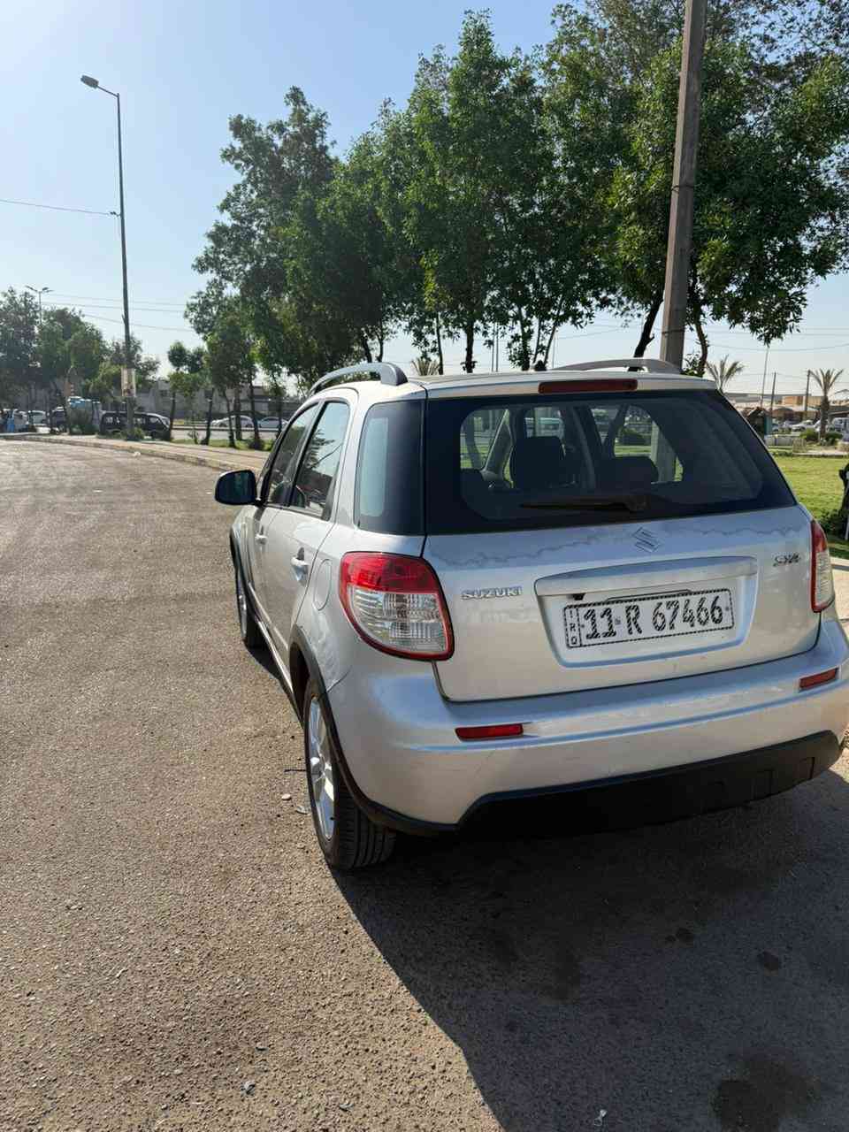 السلام عليكم
سازوكي sx4 
موديل 2013 
السيارة حلوه مكينه و كير و تبريد شغال بيهة صبغ اثر جراد اني صبغته على ايدي البنيد و المسطره الفوك مال جاملغات اثر جراد بدون اي طخه و بيهة بارد شويه بل باب عكس السايق 
رايدهة ب 66 و بيهة شويه مجال للشراي 
العنوان : بغداد - البياع 
للأستفسار : ***********
