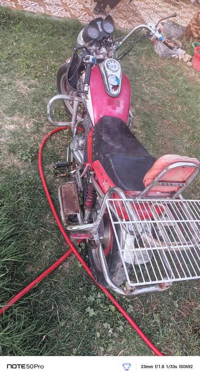 السلام عليكم
دراجه تايموته مديل13محرك وغراضه كله 19 محرك مامفتوح برغي بيه خير من الله ب500وبيه مجال
‏‪***********‬‏
