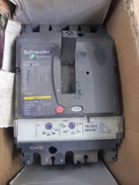قواطع دوره تجاريه نوع شنايدر 250 امبير العدد 7 السعر 50 الف القطعه 079...