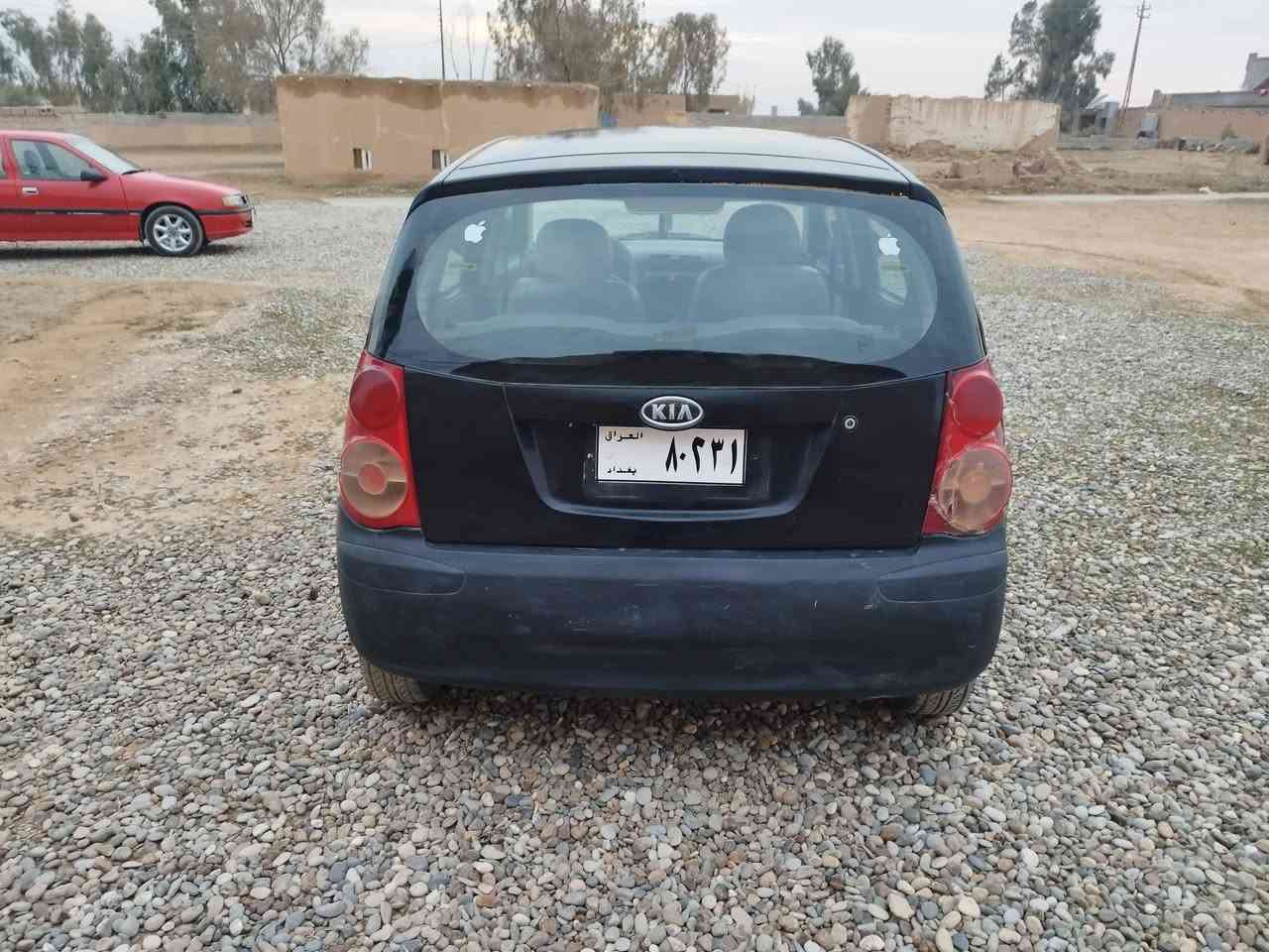 للبيع كيا بيكانتو هاش باك موديل 2009 منافيست ما مكصوصه وياهه اوراقه ما مسجله اوراقه كامله بدون حادث محرك 14 بلادي محرك ريو كير محرك شرط تدفئه تبريد كامله اربع تايرات قطاره بلبانزين صار سبوع من فولته وبيه نص بطل البانزين يوديك ويجيبك للحويجه جدد كهربائيات كله شغاله نقصه بيه الصدر شويه بي تعب  سعره 25 ورقه .  العنوان كركوك الحويجه قريه الحلوه *********** اخوان بس واتساب خط.ماكو
