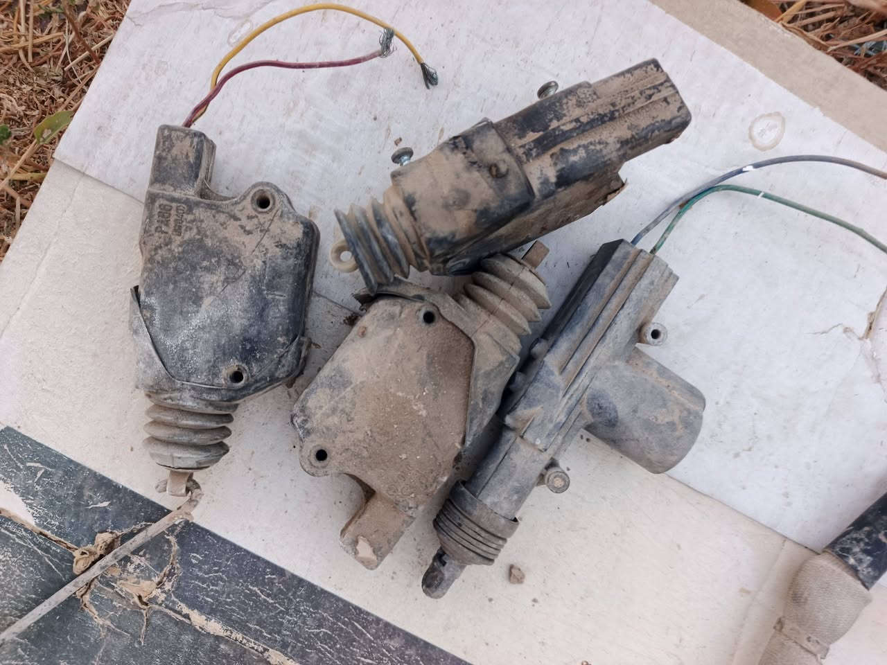 السلام عليكم غراض برنس عادي بس دعاميه خلفيه فراشه ديالى كنعان ***********اربع بوب اسود دشبول مال كصه
