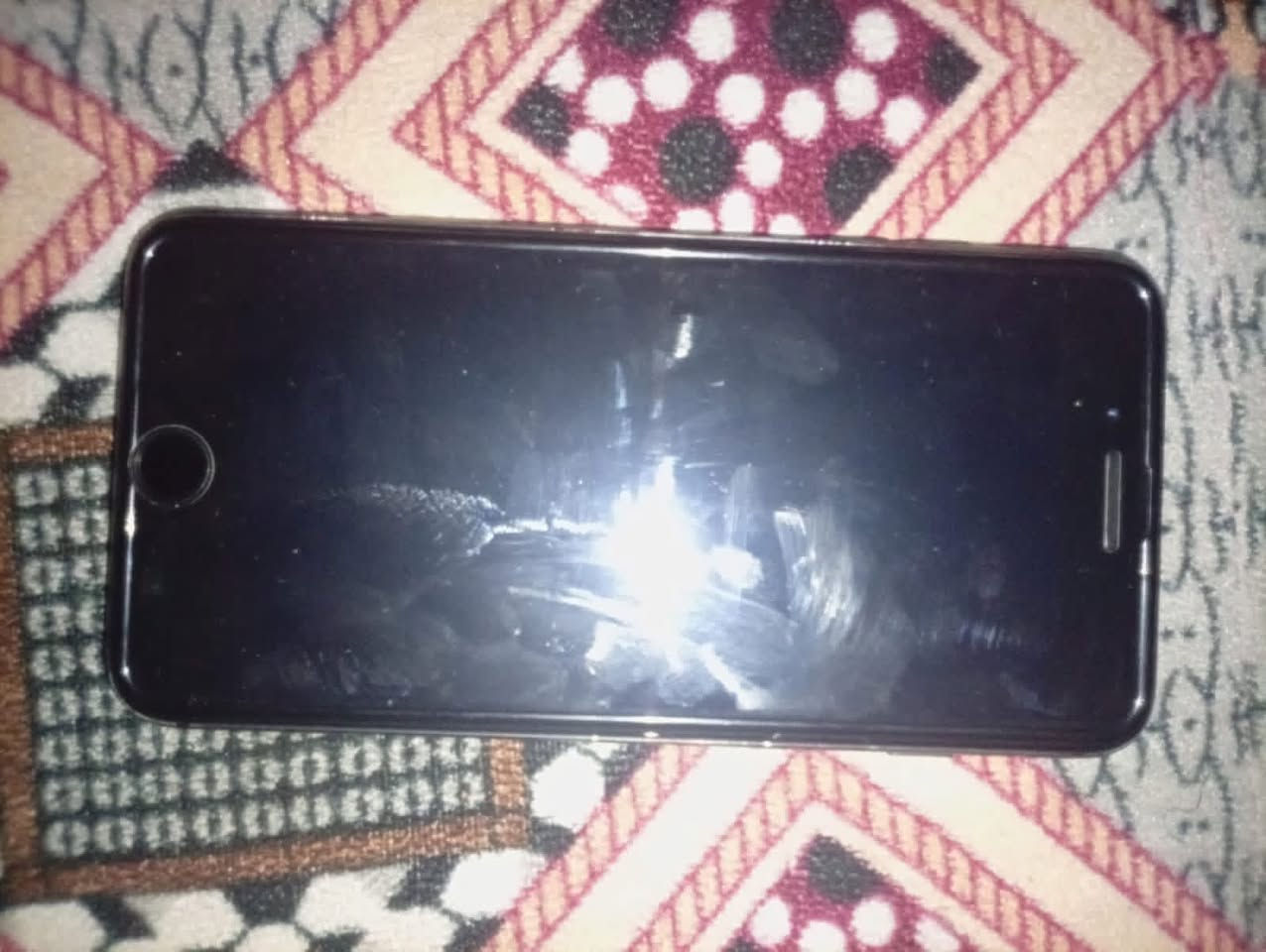 ايفون ٨البيع ذاكره٦٤بل ٦٠فريم بي كامره اماميه ماتشتغل بي سماعه هيه شريطهه من ضمن كامره وبي دكمه بل نص هم ماتشتغل حط سعر بالك بما يرضه الله ***********
