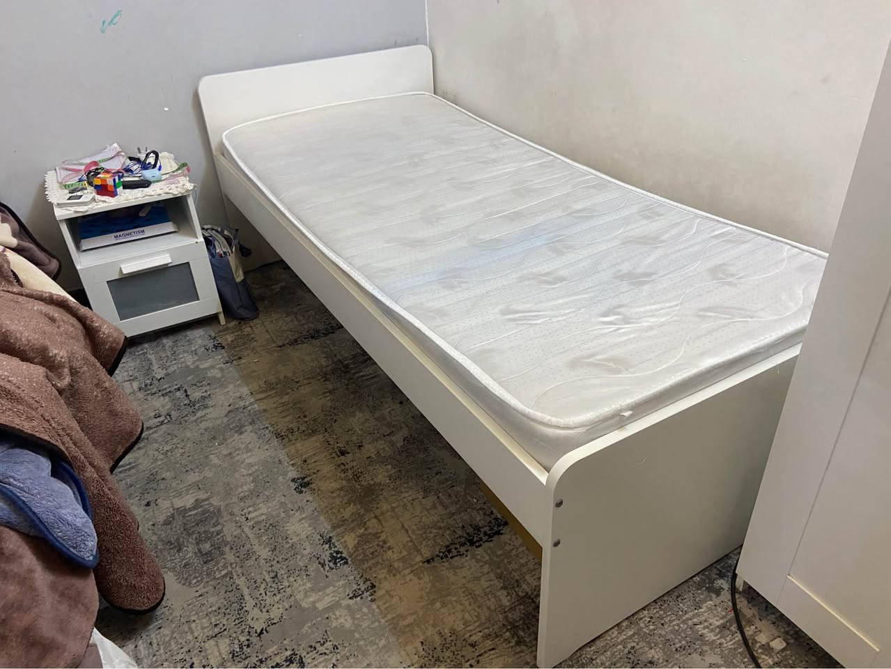 سیسەمی یەك کەسی (ئیکیا) بۆ فرۆشتن

سیسەمەکە یەك کەسیە هی (ئیکیا) ـە ساڵێك نابێت کڕدراوە کەم بەکارهاتووە، زۆر جوان و پاكە شکاوی و درز و شوختی پێوە نیە و هیچ کێشەیەکی نیە بەشەرت ماڵی دۆستە وەکو لەوێنەکانا دیارە

قیاسی سیەم
بەرزی= ٥٥سم
پانی= ١ مەتر
درێژی= ٢ مەتر و ٥ سم

بۆ زانینی نرخ و مامەڵەکردنی = نامە بنێرە 💬
شوێن: سلێمانی السليمانية, العراق


**إذا كنت صاحب هذا الإعلان وتريد حذفه لأي سبب، رجاءا أرسل رسالة إلى الدعم الفني**