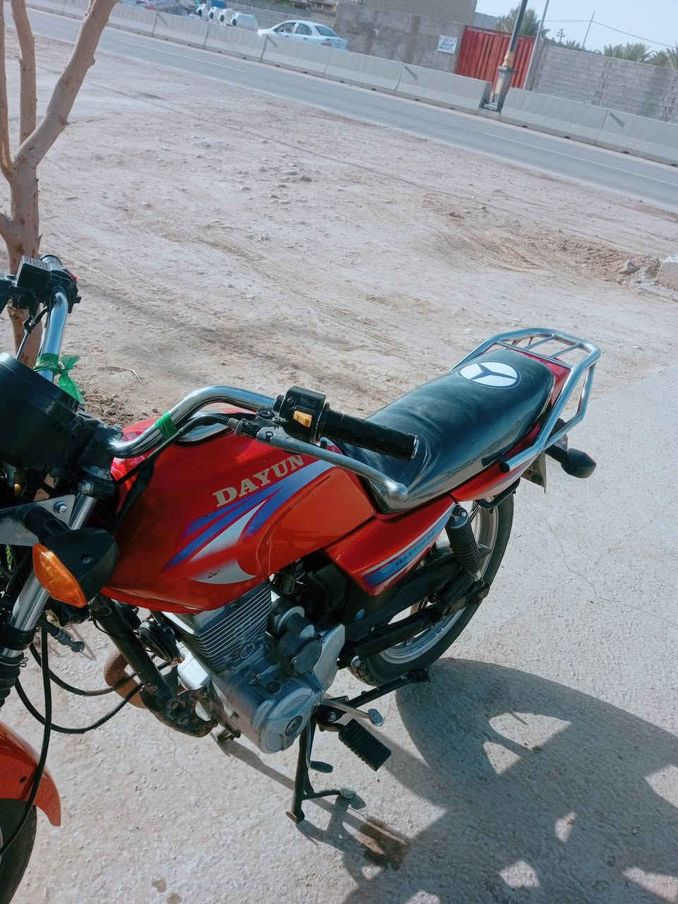 السلام عليكم
دراجه دايمن اوراق سوري 
الدراجه خير من الله بعدها على البلاد مال شركه 
برغي ما مفتوح فيها محرك مقفول 
مكان كربلاء حسينيه 
الاتصال على هذا الرقم 

***********
