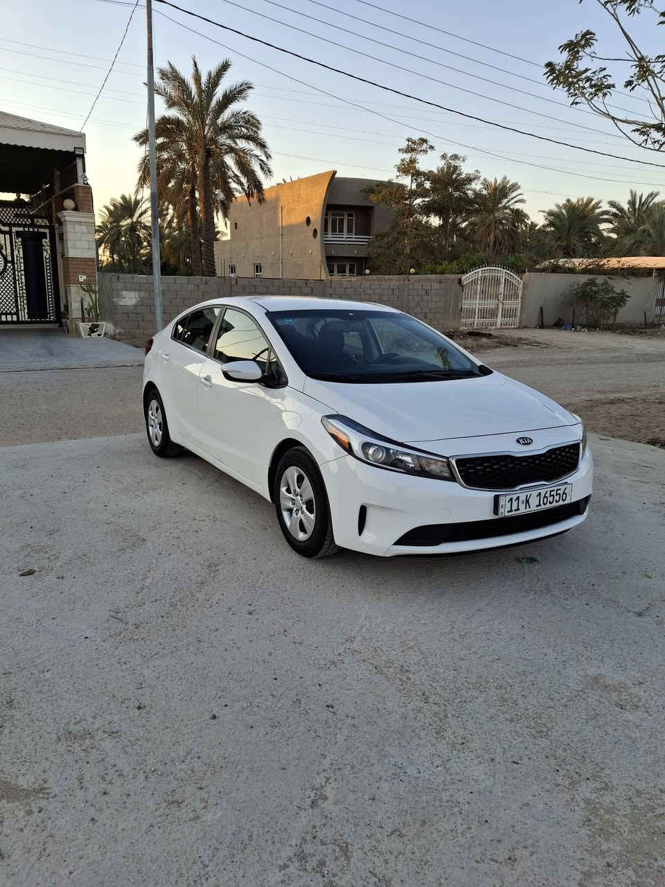 السلام عليكم فورتي ٢٠١٧ رقم بغداد بسمي  
وارد أمريكي حادثة جاملغ أمامي بدون دواخل وبدون ايرباك صور الحادث والسونار بل منشور
السياره ماشيه 72 mi
,مكينة ٢٠٠٠دوش مكفولة 
كيرمكفول
حداديه جديده وتبريد تدفئه السياره مابيه اي نقص
العنوان بابل المسيب السعر ١٣٠ وبيه مجال 
*********** غير متواجد على فيس
