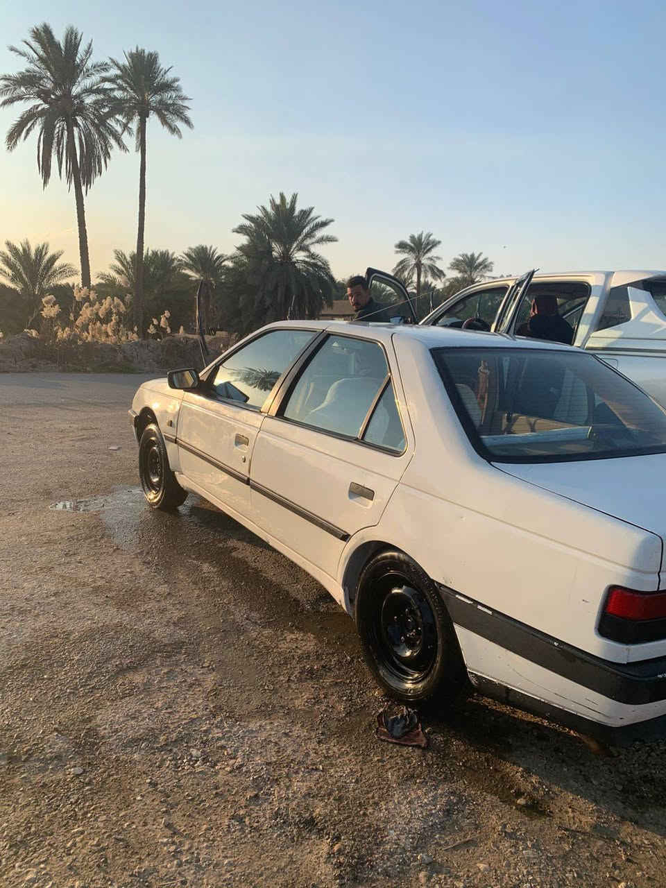 السلام عليكم للبيع موديل 2010 سياره جاهزة كير مكينه تبريد حداديه سنويه جديده مكفولة من الضربه بيه صبغ مكانات بسيطة السعر 35 مكانه حله الاتصال ***********
