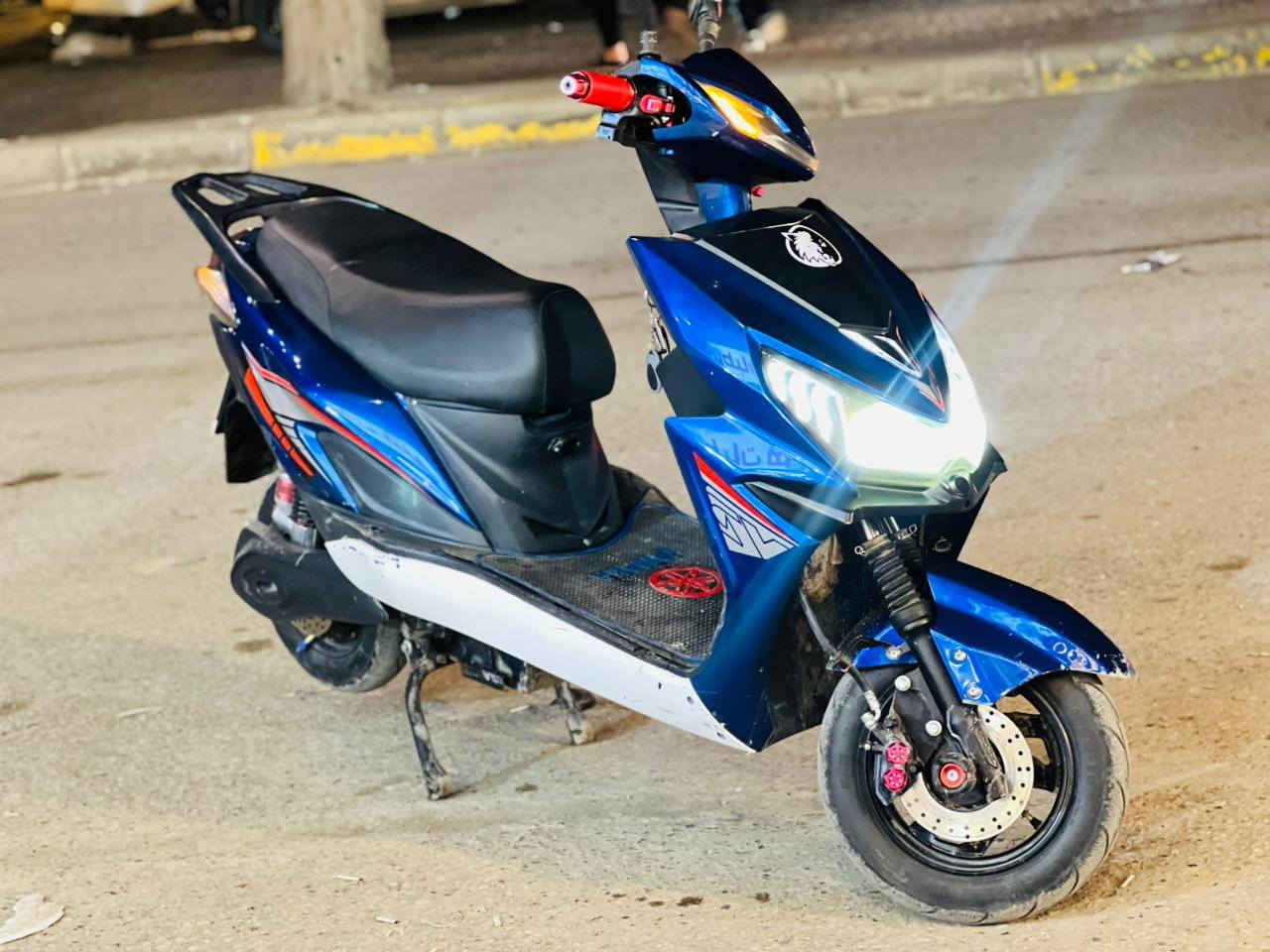 السلام عليكم ورحمة الله وبركاته دراجه سكنس
 للبيع السعر  (550 وبي مجال الطيبين) 6 بطاريات الدراجه كدام العين نضيف
*********** كورك
بي واتساب لتواصل......
