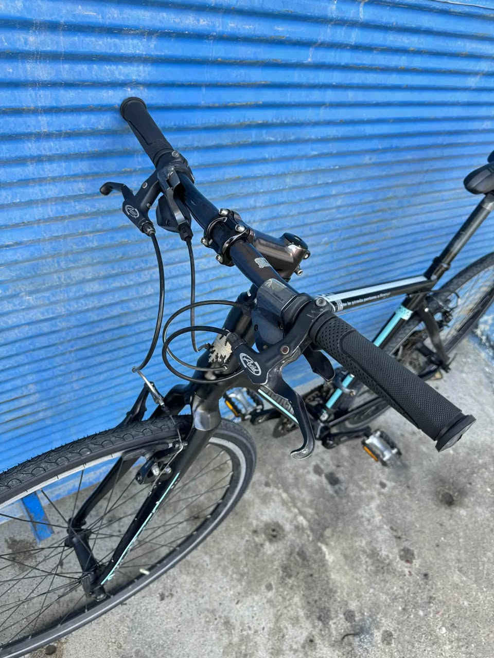 مكلف بالنشر
السلام عليكم متاح دراجة بيانكي ايطالي 
قياس M 
سستم كلارس 8*2 حديث 
كامل مكمل بدون اي نقص
 نضافة فوول  مثل ما موضح بالصور 

*********** 
بقية التفاصيل مراسلة الرقم على الواتساب او اتصال
