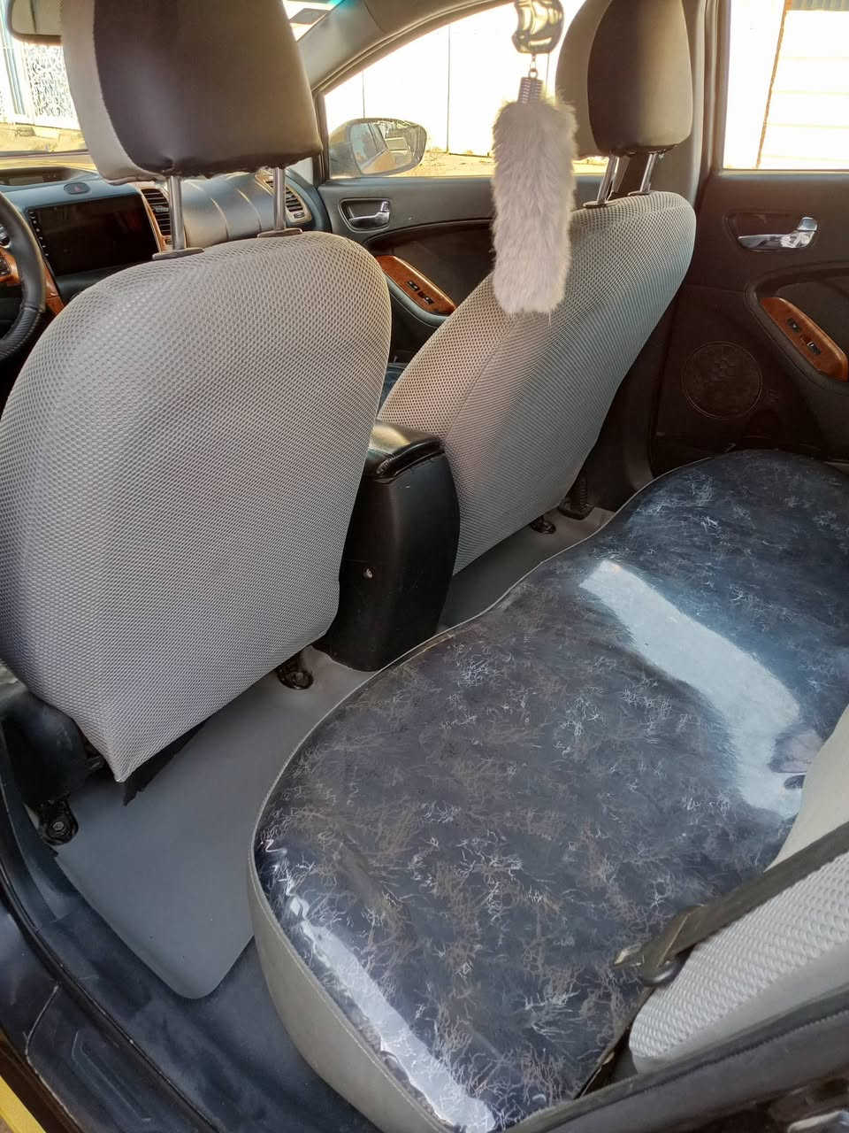 السلام عليكم كيه فورتي 14رقم بغداد بسمي سياره تحويل هزه قبل يومين مسويه محرك صدر كير  كله جديد محرك 2000تايرات جديد مكاني بغداد العبيدي 110بيه مجال ***********
