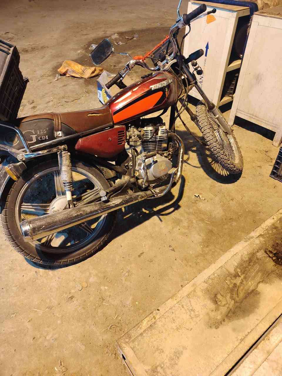 سلام عليكم دراجه اللبيع اربعه اكير دراجه اخير من الله علة يدي موديل 21 مابيه اوراق مكاني بغداد جسر ديالى القديم سعره،450ابيه مجال حك جيه ***********
