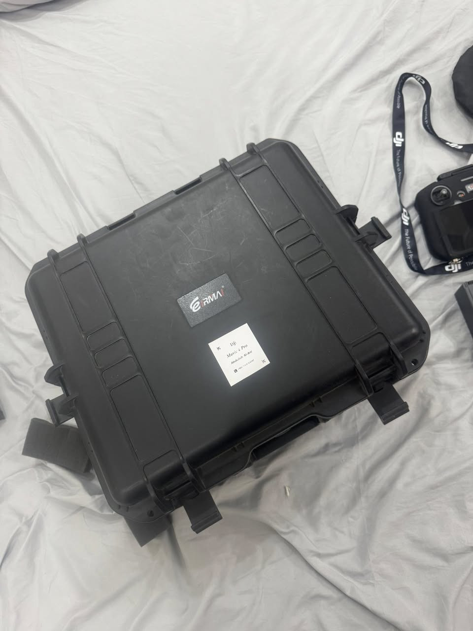 السلام عليكم 🌿
للبيع درون DJI Mavic Pro 4
الحالة: شبه جديد – استخدام أقل من 3 ساعات فقط

🔹 المواصفات والملحقات:
 • كامل مع جميع ملحقاته الأصلية
 • سيت عدسات إضافية
 • جنطة كاربون فايبر
 • درع مراوح
 • قاعدة هبوط (H)
 • درع الجويستك
 • حماية شاشة الجويستك
 • درع الكمبل
 • حبل DJI للجويستك
 • أرجل هبوط

📌 الجهاز نظيف جداً وجديد تقريباً

📲 للاستفسار والتواصل واتساب فقط:
***********
