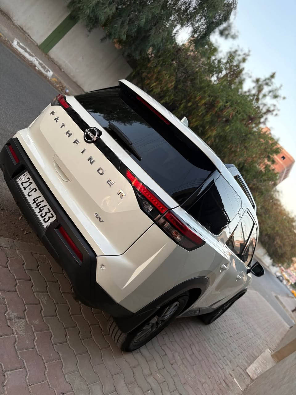 السلام عليكم 
السعر 250 
نيسان فاثفايندر 2022 
موصفات sv معروفه بيها 
7 راكب تبريد مركزي 
رادار خلفي جانبي امامي 
مقاعد هيتر كهربائي 
مود قياده 
الحادث جامرلغ و بونيد بلادي صبوغ 
بدون داخل و شاصي 
مكان سياره كركوك 
ما متواجد ع فيس فقط اتصال 
*********** كركوك, العراق

