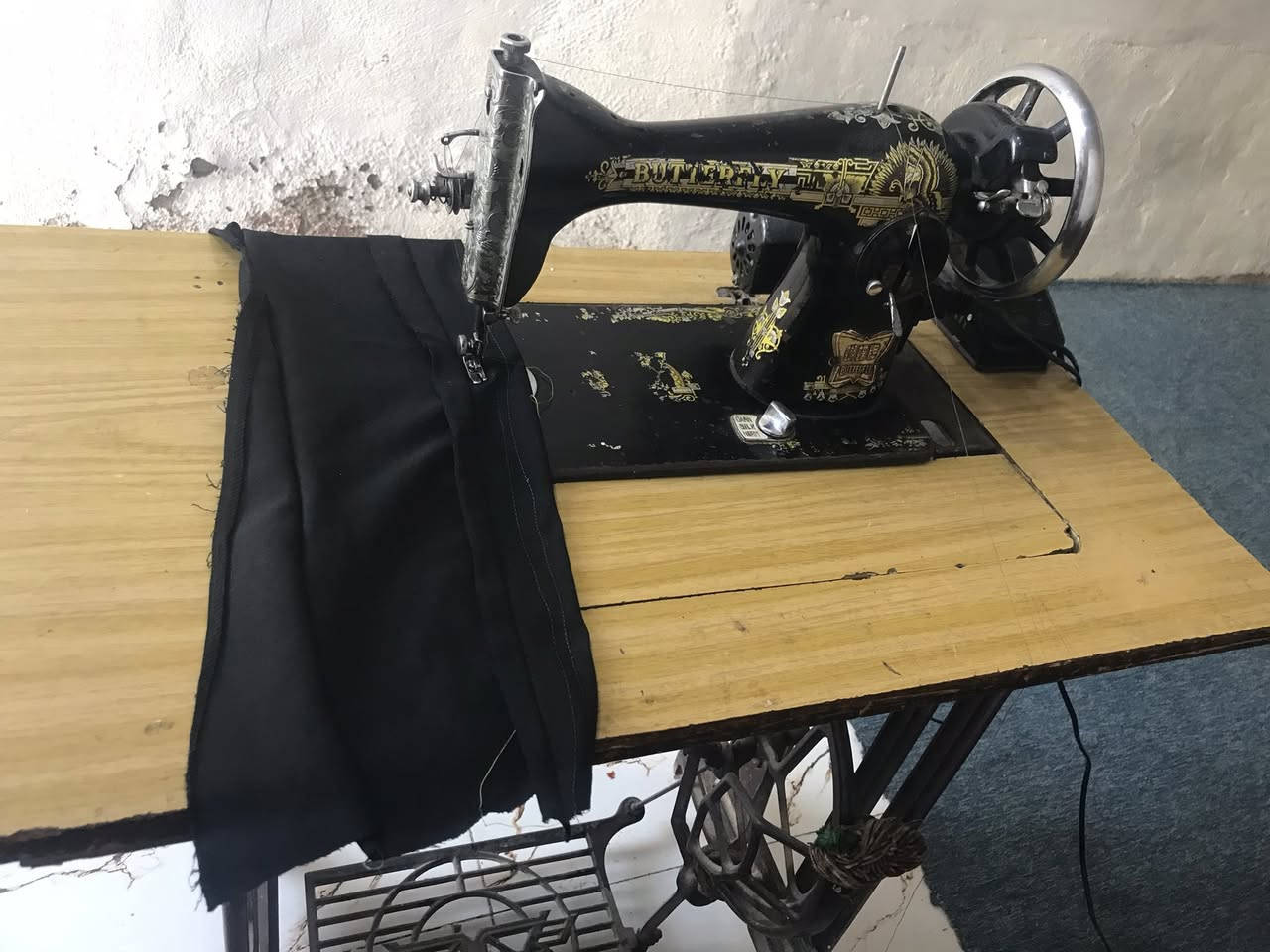 مكينة خياطة اصلية ام الفراشة شغالة على الفحص مكينة وماطور ودواسة وميز السعر ٦٥ المكان نجف حي ميسان ***********
