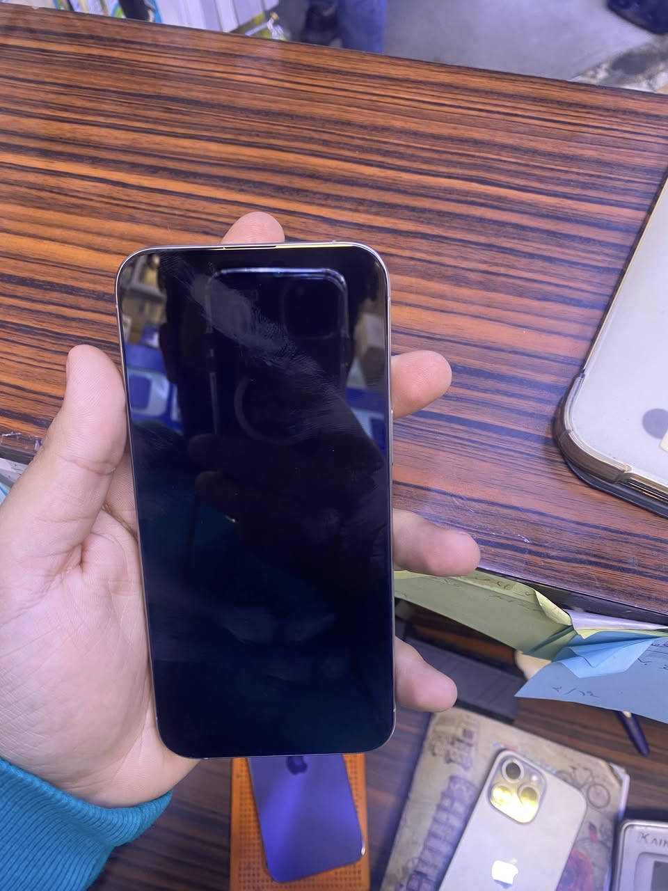 15 pro max جهاز نظافته كلش حلوه ممبدل بي اي شي تاخذه انطيك بي ضمان ١٠ ايام تفحص ب اي مكان وياه كارتونه ضمان وكالة APM بطاريه ٨٥ السعر:1100 الف المكان: تريد كاظميه او حريه متواجد بهل منطقتين للتواصل ***********
