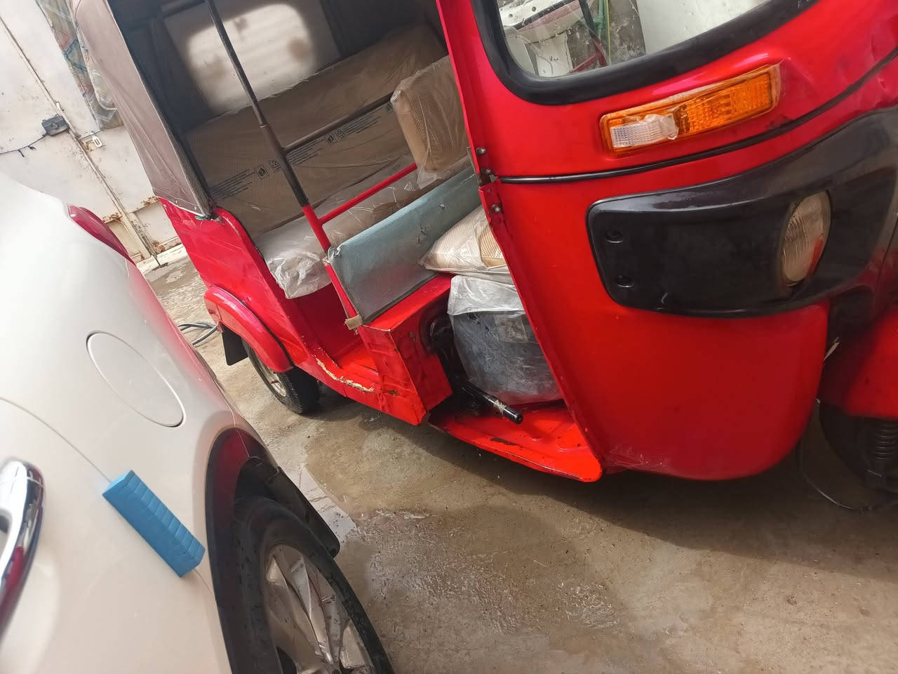 تكتك للبيع موديل 2018شهر10 أوراق اصولية المصطفى تكتك نضيفة كبل للشارع 
بغداد الحسينية مال راشدية 
السعر 4و١٠٠
***********
