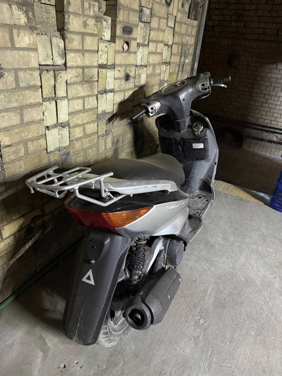 السلام عليكم سكنس نثيه 110 دراجه مرقمه بس بعدني مشاد الرقم رايده بمليونين او بيه مجال للتواصل والاستفسار ***********
