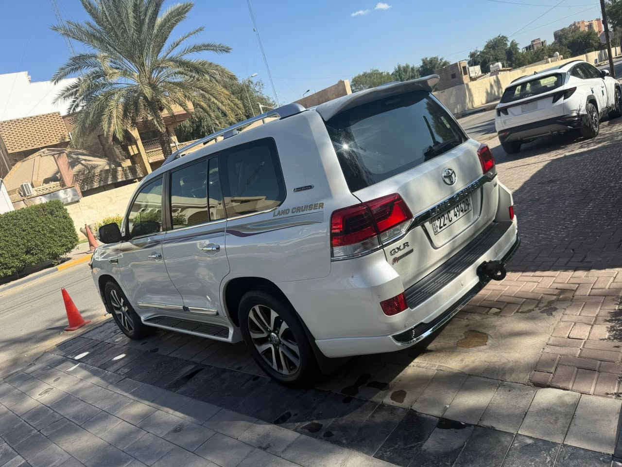 السلام عليكم
لاندكروز 2017
رقم اربيل ماشية 88 الف 
السيارة بيها صبغ دعامية امامية شادلها مال 19 
والدعامية الخلفية صبغ شبرين فقط
بقية السيارة بيها بوارد وتكحيل بكم مكان 
السيارة بدون تبديل  وبدون صبغ اي قطعة 
احلى من الصور السيارة بهواية تجي تشوفها وتحكم بالصور كلش مظلومة
مكان السيارة بغداد والانبار الخالدية

***********
